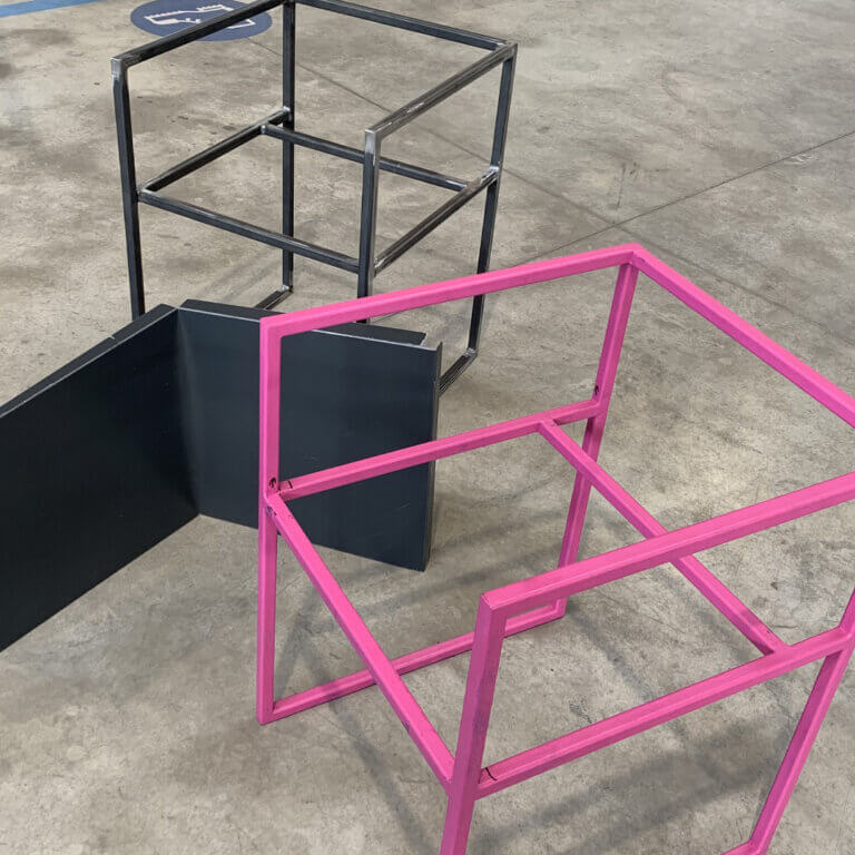 Réalisation du prototype de chaises pour vérifier l'assise, la découpe et la stabilité